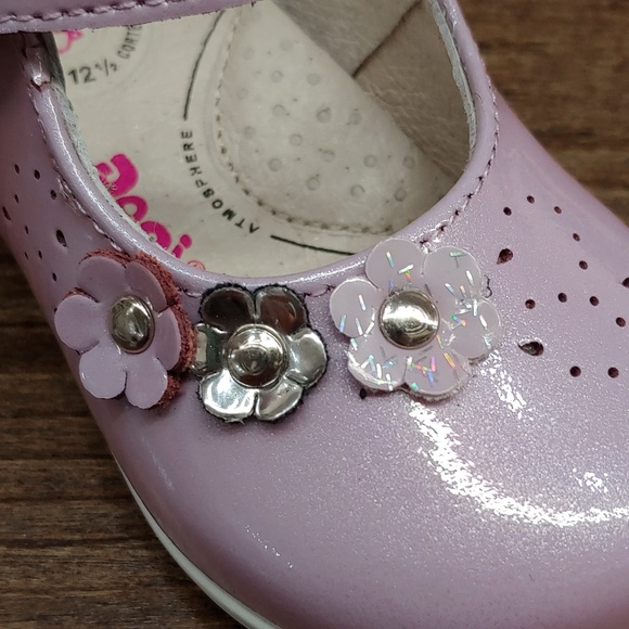Dogi Girls Patent Leather Lavender Shoe with Buck - Picture 7 of 7